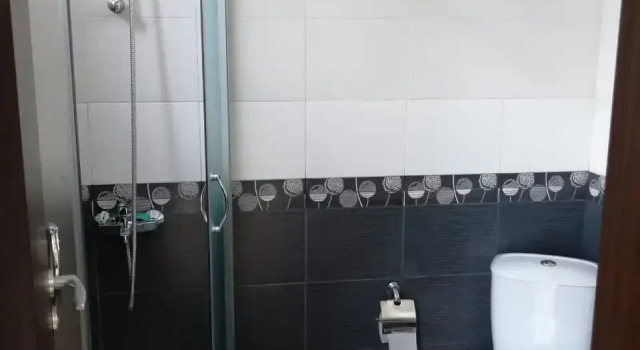 Кровать в общем номере с балконом Хостел Sova