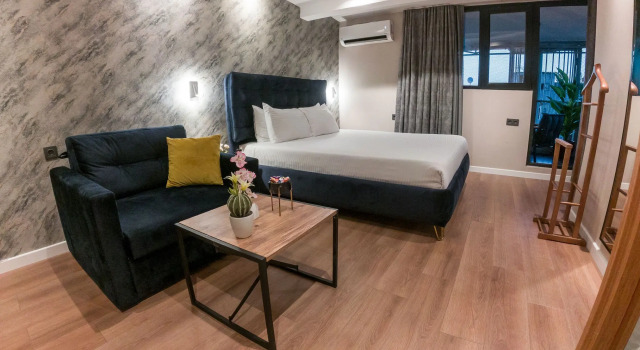 Deluxe Dvoulůžkový s manželskou postelí pokoj s balkonem Rexee Hotel