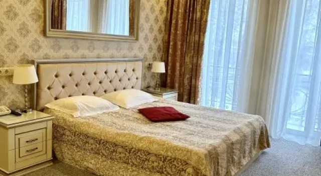 Номер Стандарт+ с балконом Отель Роял Палас