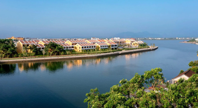 Moire Hoi An, Vignette Collection by IHG, Забронировать Курортный отель Бизнес-отели Хойан, рядом с Актовый зал китайской конгрегации Хайнань, 4* 5*