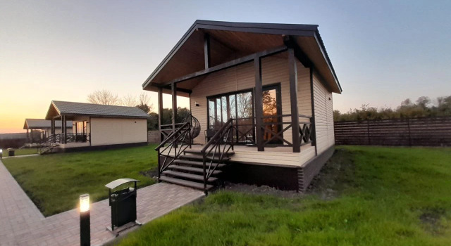 Четырёхместный коттедж с 2 комнатами Private House Усадьба «Вишневый сад»