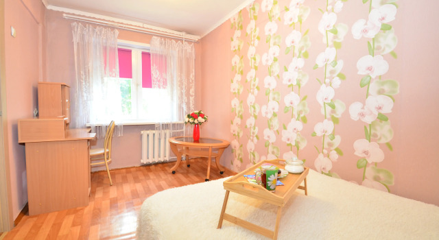 Dvuhkomnatnye Na Gladkova 21 Apartments, Reserva ahora Apartamento Hoteles en Krasnoyarsk con aparcamiento, Aparcamiento