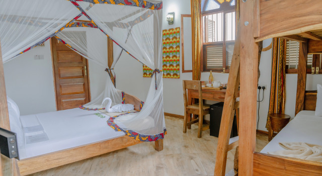 Семейный номер Deluxe с красивым видом из окна Shoki Shoki Hotel Stone Town