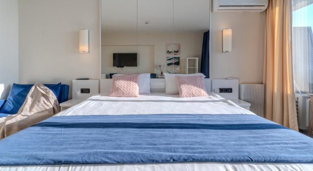 Трёхместный номер Стандартный с балконом и с красивым видом из окна ORBI CITY RightApart Hotel