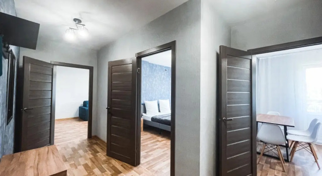 Leon Apartments 3, Reserva ahora Apartamento Hoteles en Krasnoyarsk con aparcamiento, Aparcamiento