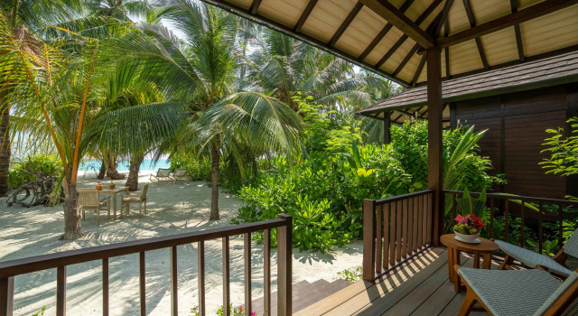 Вилла Beach Deluxe Fiyavalhu Resort Maldives