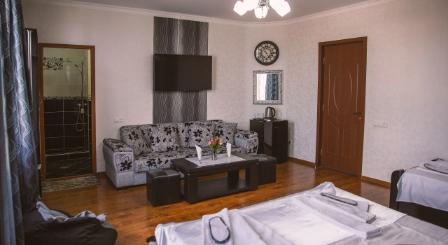 Семейный номер Deluxe с балконом и с красивым видом из окна Отель Family Kolorit Old Tbilisi