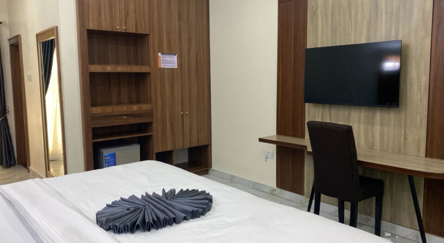 Люкс Executive с балконом и с видом на озеро Отель Pearl Paradise Resort by 4E