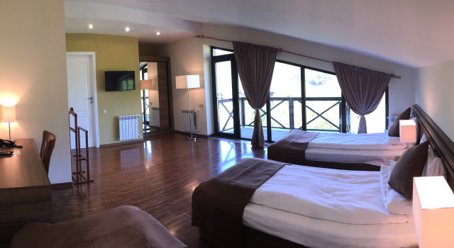 Люкс с 2 комнатами с балконом Гостиница Park Village Hotel and Resort