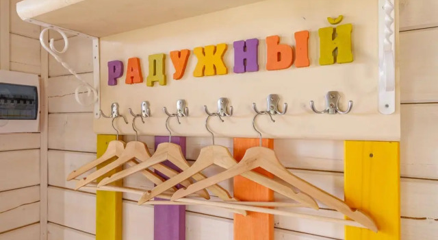 Четырёхместный коттедж Радужный с красивым видом из окна База Отдыха Бородинское