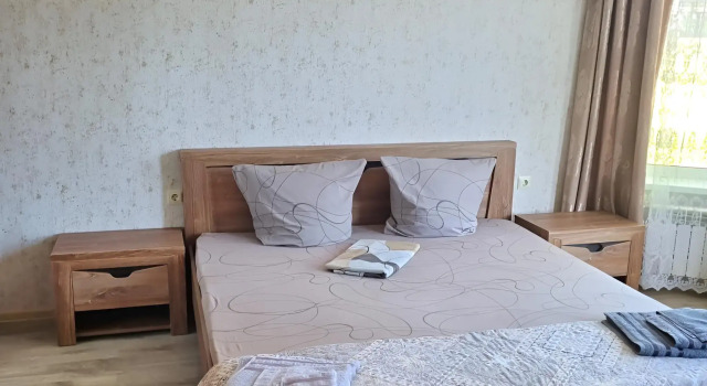 Четырёхместный семейный коттедж Частный дом У Ларисы