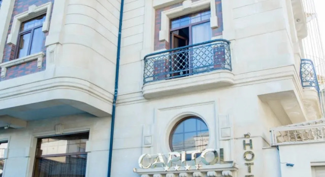 Отель Capitol