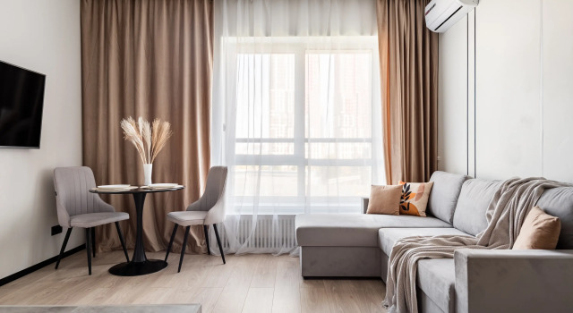 S Podiumom i vydvizhnoj krovat'yu dizajnerskaya Flat, Rezervovat Apartmán Hotely v ZAO Area s parkováním, Parkování