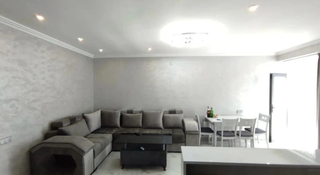 Апартаменты с балконом Апартаменты Stylish Apartment on  Tigran Mets Avenue