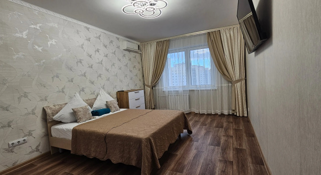 Квартира Трехкомнатные на Емлютина