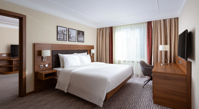 Двухместный люкс с 2 комнатами Отель Radisson Ульяновск