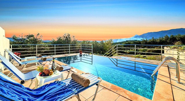 Вилла с 2 комнатами с балконом и с красивым видом из окна Cretan Breeze Villa Heated Pool