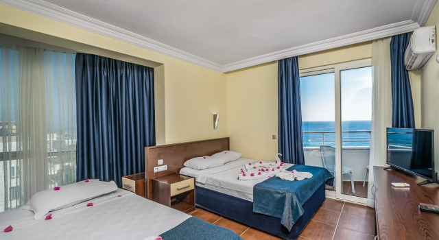 Трёхместный номер Standard с балконом Arsi Blue Beach Hotel