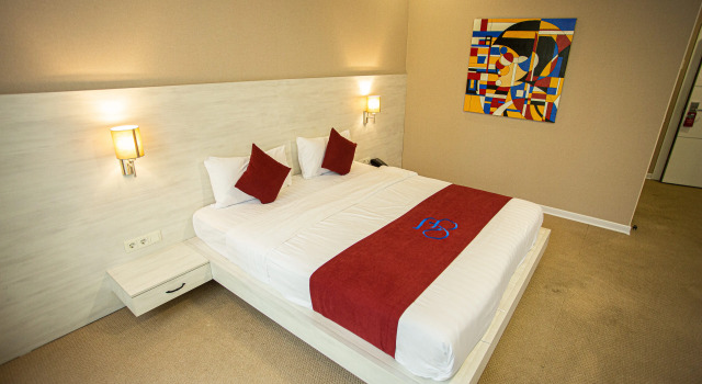 Двухместный номер Premium с балконом Отель B Hotel Bishkek