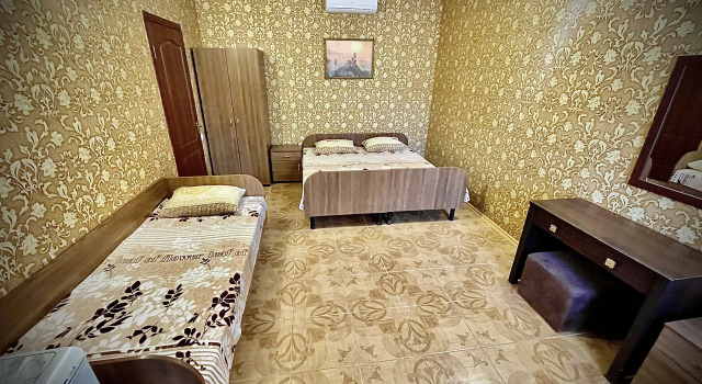 Трёхместный номер Standard с балконом Отель Оазис