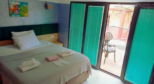 Трёхместный номер Standard с балконом и с красивым видом из окна Отель Loren Hotel & Suites