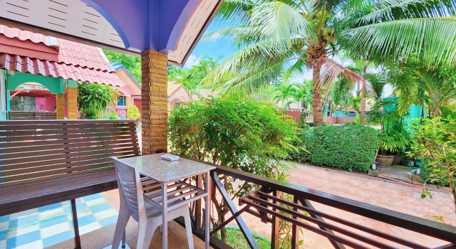 Бунгало с балконом и с красивым видом из окна Phaithong Sotel Resort