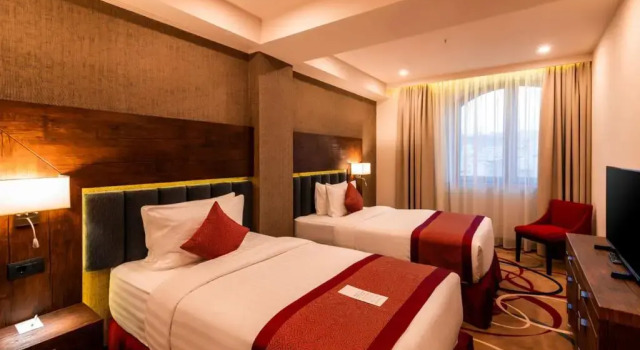 Четырёхместный люкс с мини-кухней Superior с 2 комнатами Ramada Hotel & Suites by Wyndham Yerevan