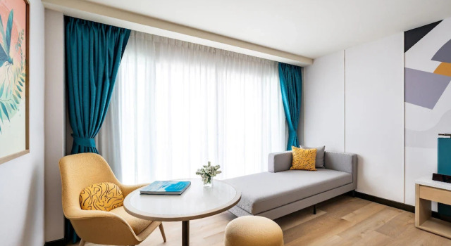 Двухместный номер Sunkissed Stylish с балконом и с видом на город M Social Hotel Phuket