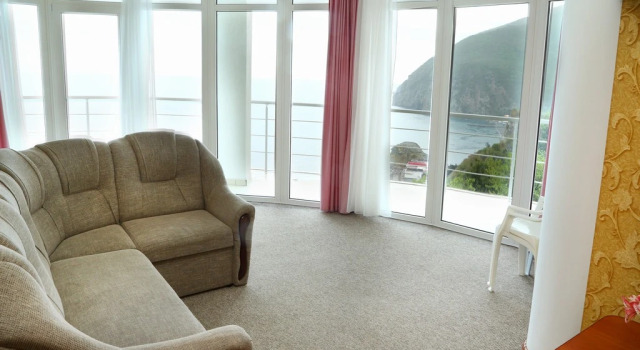 Suite varanda e com vista para o mar Mazhestik Hotel