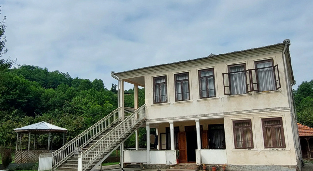 Domik v Derevne s Vidom na Gory Guest house, Reserva ahora Hostal o pensión Tkvarcheli Tkuarchalsky