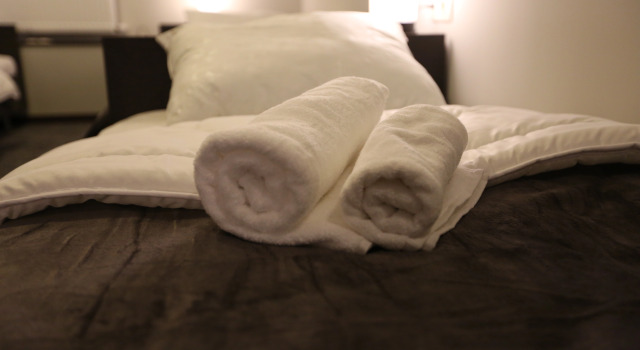 Кровать в общем номере Hotel Reverence