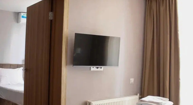 Трёхместный номер корпус 2 стандарт с 2 комнатами с балконом и с видом на парк Отель Дом отдыха им. Челюскинцев