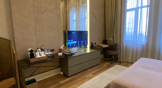 Люкс с балконом и с видом на город Апарт-отель By Mirror Hotels