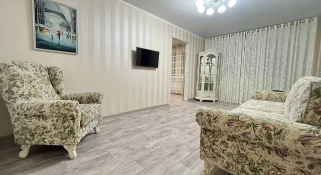 Uyutnaya 2h Komn v Centre Goroda Ryadom s PAO Tatneft ot IP Marat Dom po ul. Zaslonova, 5 Flat, Prenota Appartamento Hotel a Tatarstan con parcheggio, Parcheggio