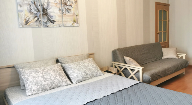 Bolshaya I Komfortnaya Dvushka Flat, Prenota Appartamento Hotel a Pskov Region con parcheggio, Parcheggio