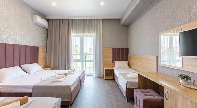 Четырёхместный номер Deluxe с балконом Отель Granada