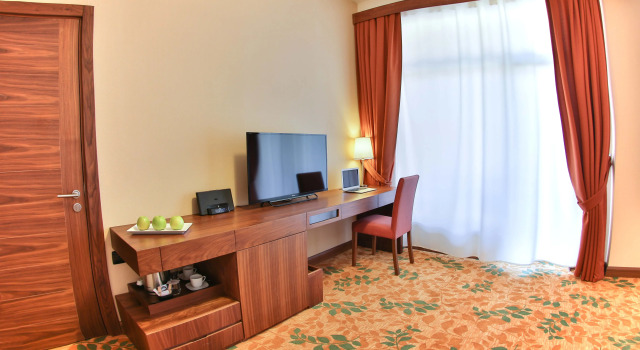 Двухместный номер Standard Мансарда с балконом и с видом на горы El Resort Hotel