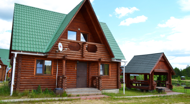 Коттедж с 2 комнатами с красивым видом из окна Загородный рыболовный клуб Литвиново