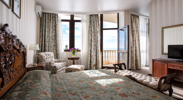 Семейный Фирменный люкс с балконом и с видом на море Dolphin Resort by Stellar Hotels, Sochi