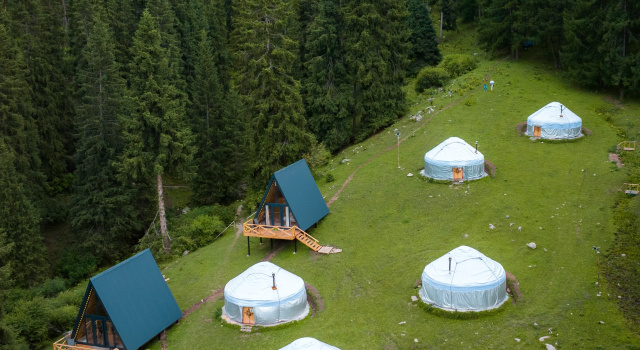 Коттедж с балконом и с красивым видом из окна Guest house Zhyluu Suu