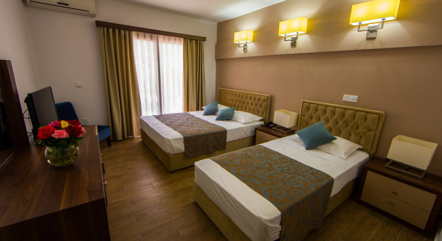 Club Simena Hotel, Rezervați Hotel Lapta 