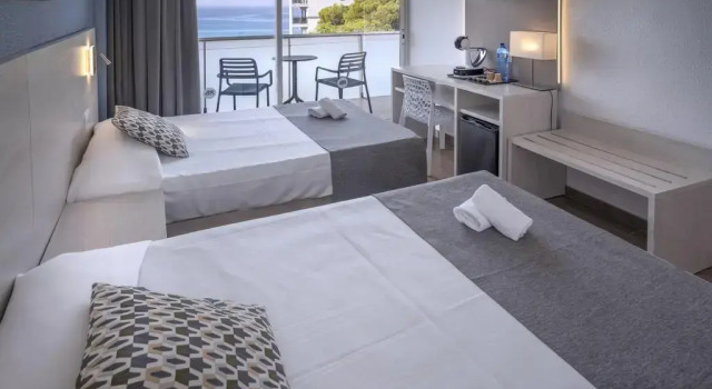 Двухместный номер Standard с балконом и с видом на море Курортный отель 4R Salou Park Resort I
