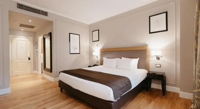 Klassisk  dobbelt værelse med altan Royal Tulip Grand Hotel Yerevan
