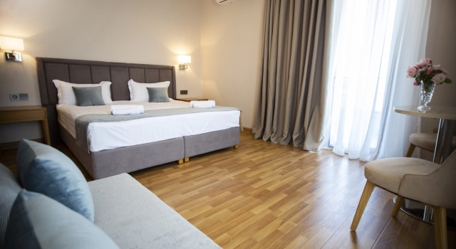 Трёхместный номер Standard с балконом и с видом на море Отель Chveni Ezo Boutique Hotel
