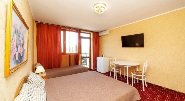 Трёхместный номер Comfort с балконом и с красивым видом из окна Гостевой дом Миланка