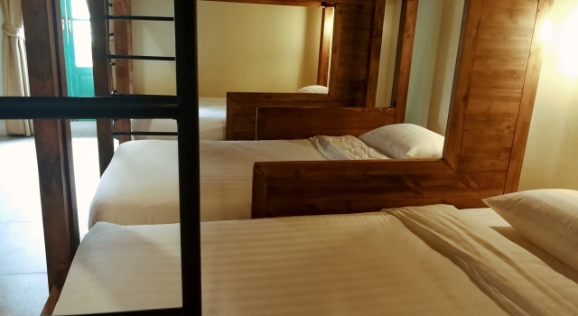 Кровать в общем номере Siri Poshtel Bangkok