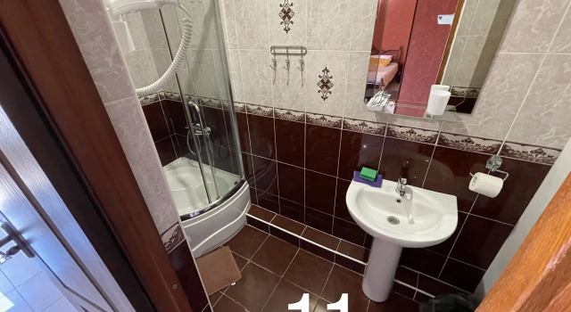 Четырёхместный семейный люкс с балконом и с видом на город Отель Монако