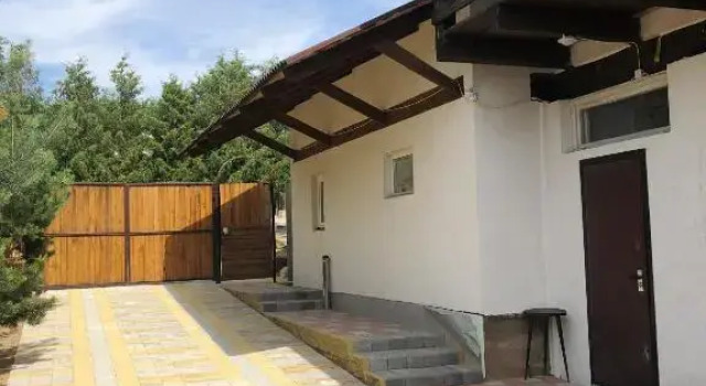 House Lesnoy Guest House, Buchen Sie Pension Chertyazh 