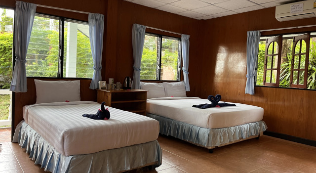 Семейный номер Classic с балконом и с красивым видом из окна Отель Golden Hill Resort