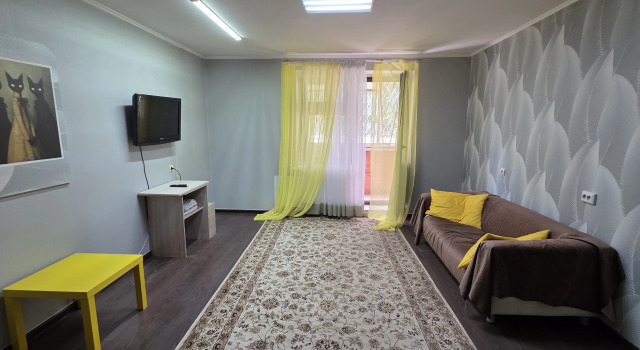 V Tsentre Goroda Naprotiv Tts Sanrayz Siti Flat, Prenota Appartamento Hotel a Tatarstan con parcheggio, Parcheggio